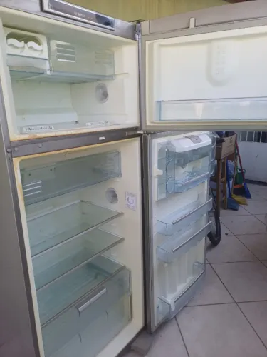 Geladeira Bosch, frost free, freezer superior, grande, prata.