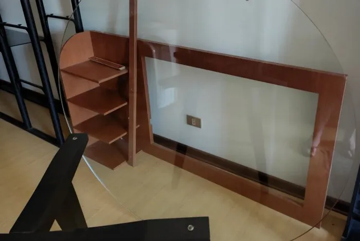 Vendo: Estante c prateleiras Painel de TV madeira maciça 70,00 reais
