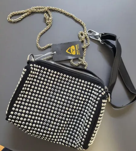 Bolsa pequena estilosa.