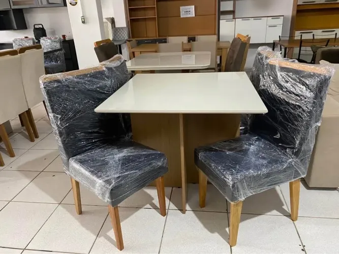 Mesa 90x90 de 4 cadeiras