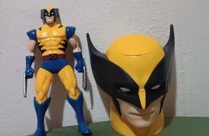 Boneco Hasbro e Copo Cinemark Wolverine 