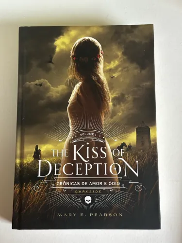 Livro The kiss of deception 