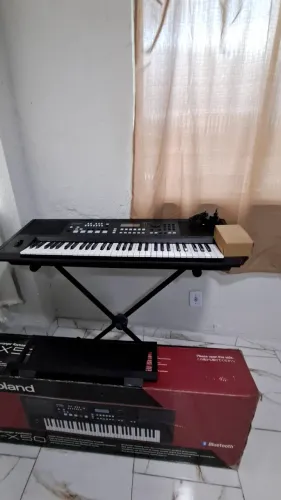 Teclado musical Roland E-X 50