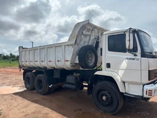 Vendo caçamba Mercedes 2423k