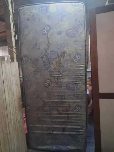 Vendo esses dois colchões por 80 cada interessado chama no pv
