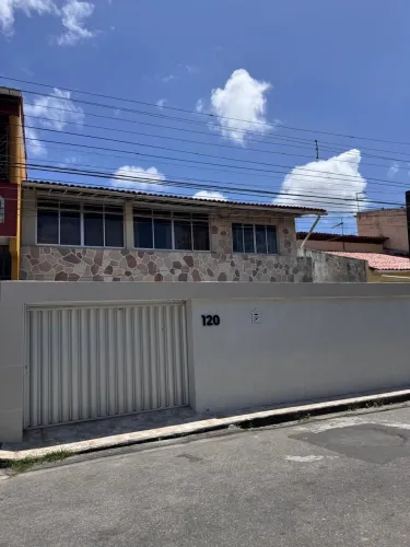 Casa Duplex à Venda | 6 Quartos, 3 Suítes e Garagem para até 9 Carros