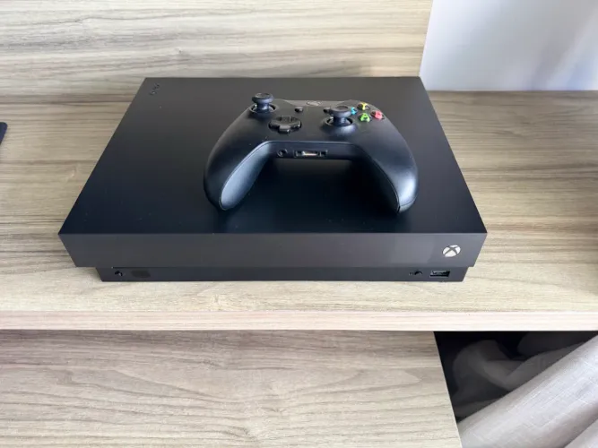 Xbox One X 2TB