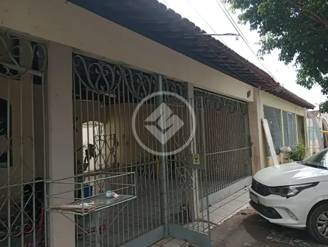 Casa Terrea - Otima Localização...Perto dos Shopping Goiabeiras, Hospital Jd. Cuiabá, Shop