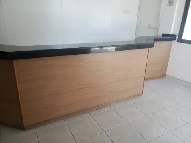 Balcão e Móveis de uma Clínica Médica.