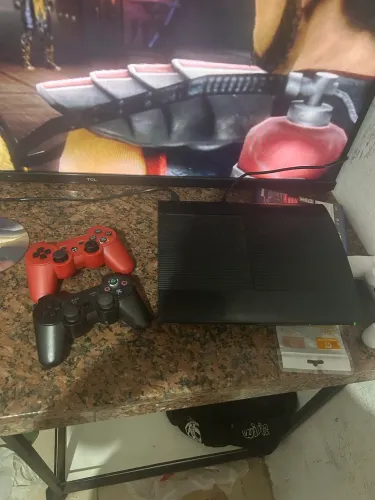 PS3 Super Slim Desbloqueado HEN (250 gb hd) 2 controle