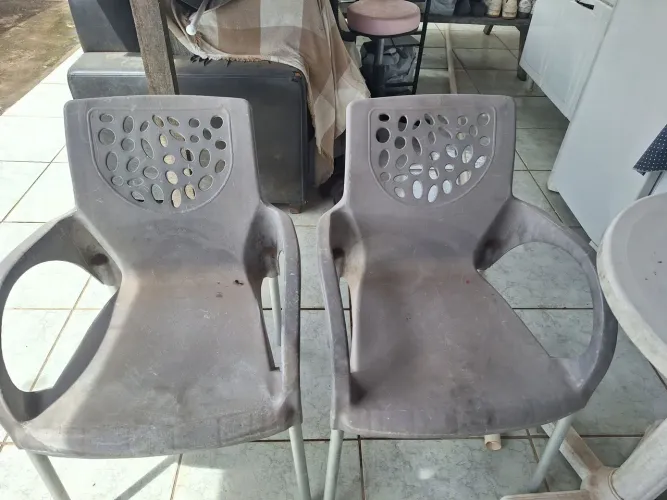 Vendo 2 cadeiras de plástico