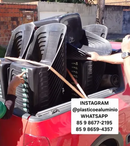 Cadeira de plástico