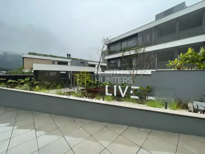 Lindo Garden no Live Cacupé, semi-mobiliado com 2 vagas, para locação anual.