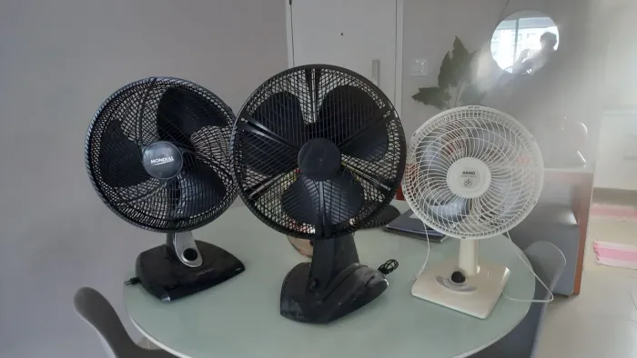 Ventiladores usados precisam de conserto! Em pane! Os três!