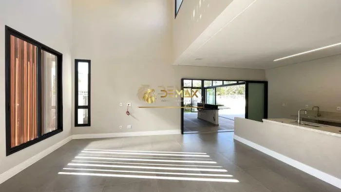 Casa térrea condomíno MontBlanc Urbanova sjc 4 suítes com piscina