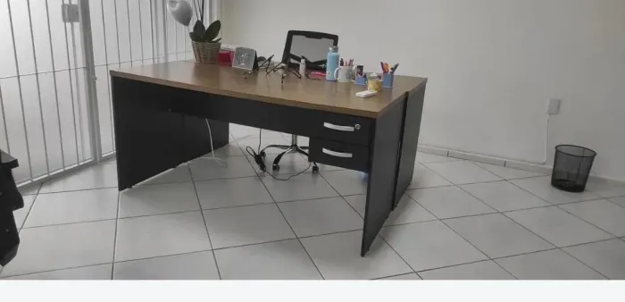Vende-se mesa de escritório