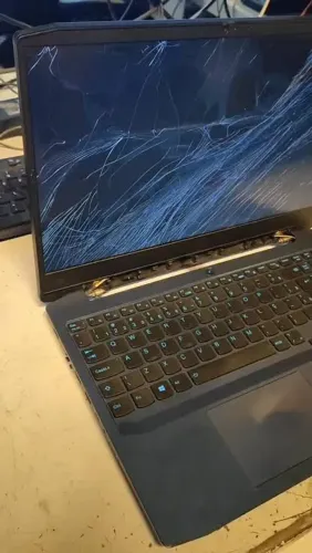 Tela de notebook quebrada?