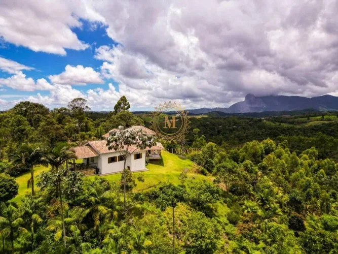 Casa com vista direta para Pedra Azul e Forno Grande