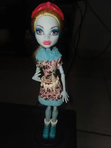 Boneca Monster High Abbey Bominable Aulas de Artes 
