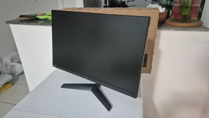 Monitor Gamer LG Ultragear 24' IPS 180hz