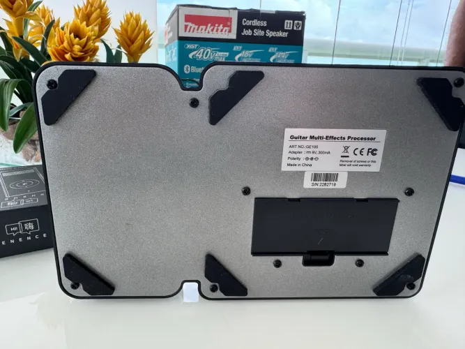 Pedaleira Mooer GE100 Multi Efeitos para Guitarra com Fonte