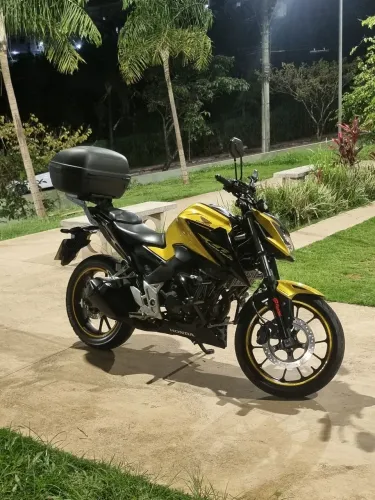 Honda CB 300F Twister ABS 2023 | 25.000 km | Completa + Acessórios