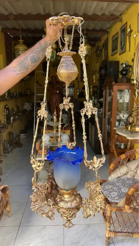 Lindo lustre clássico trazendo beleza e elegância antigo