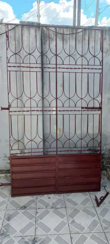 Ferro maciço 1 metro e 20 cm de largura por 2,10 de altura  (aceito cartão)