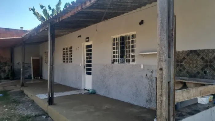 Alugo  casa  de  fundo  Vicente  pires 