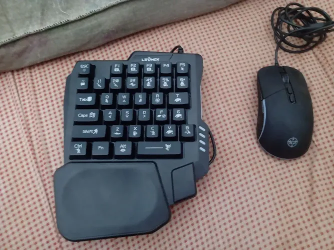 Teclado game de uma mão + mouse gamer 7 botões rgb