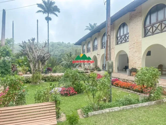 Apartamento com 60 m² em condomínio a 500m do Centro de Guaramiranga/CE.
