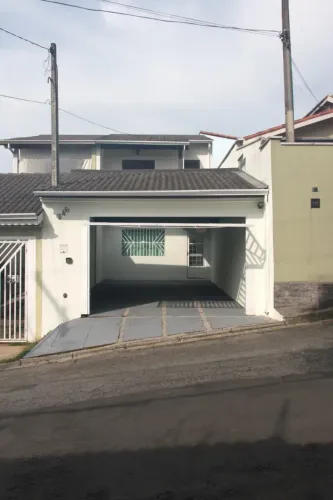 oportunidade de negocio raro, sobrado com 3 dormitórios sendo 1 suite em Mogi das Cruzes -