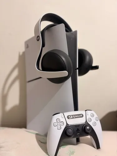 PS5 DIGITAL + CONTROLE E FONE ORIGINAL