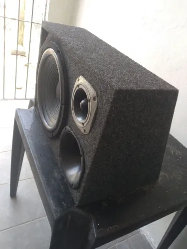 Vende se um caixa trio com módulo taramps ts400
