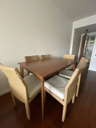 Mesa de jantar retangular