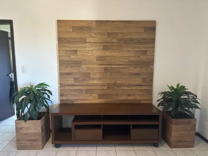 Conjunto Completo para Sala - Painel Ripado + Rack + Cachepôs