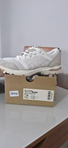 Vendo tênis Asics original com nota fiscal.