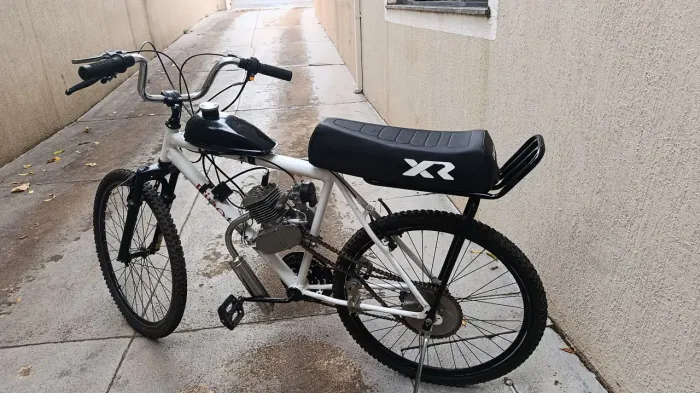 Bicicleta motorizada nova