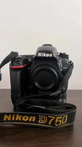 Camera Nikon D750