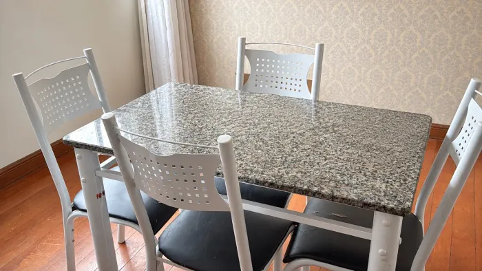 Mesa de Jantar para 4 lugares
