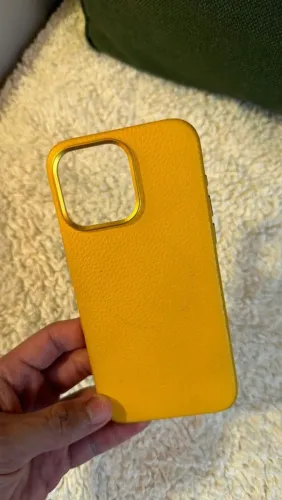 Capa de couro amarela iPhone 15 Pro Max