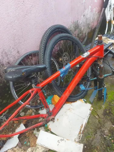 Bike aro 29 e uma infantil