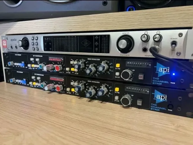 API Channel Strip - Pre Amplificador, Compressor e Equalizador