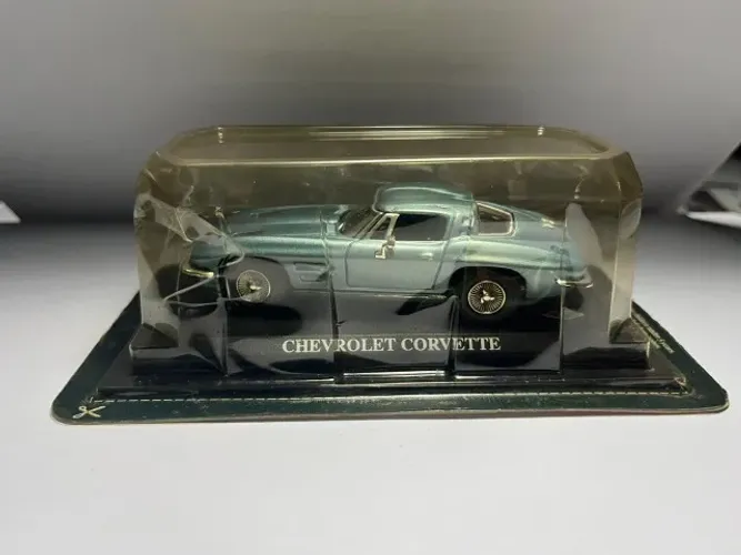 Miniatura Auto Collection: Chevrolet Corvette - Edição 05 e Miniatura CITROËN DS19 -