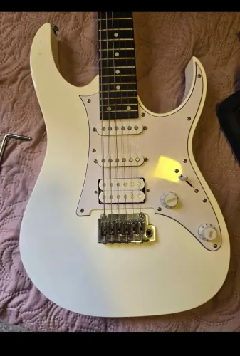 Set Completo de Guitarra: Ibanez + Peavey + Zoom