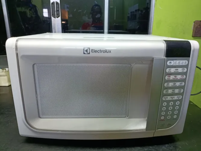 Vendo forno microondas 31 litros funcionando perfeitamente