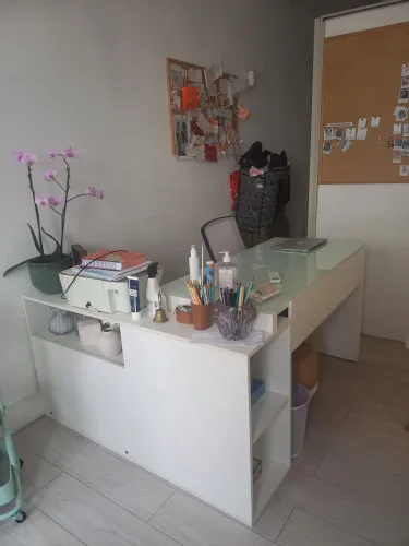 MESA DE ESCRITÓRIO COM TAMPO DE VIDRO TOK STOK