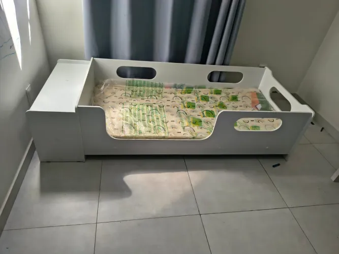 Cama infantil com colchão