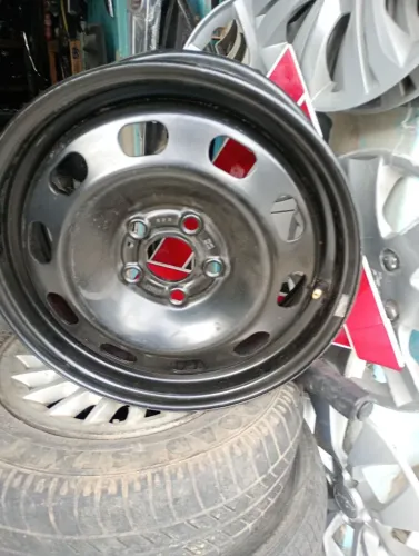 Loja aro 15 FOX POLO GOLF AUDI BORA PASSAT tenho só 1 