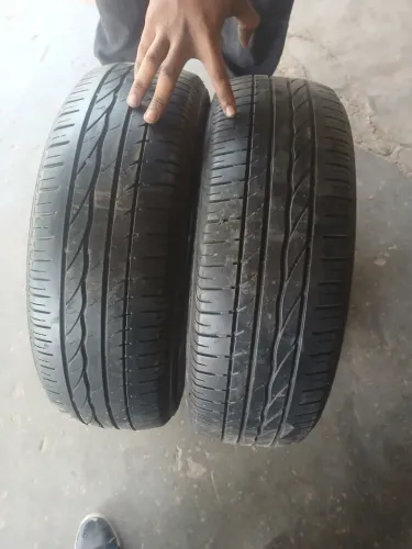 Par de pneus 185/60/15 Bridgestone